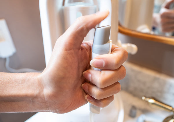 Hand holding Aquafacial suction tip